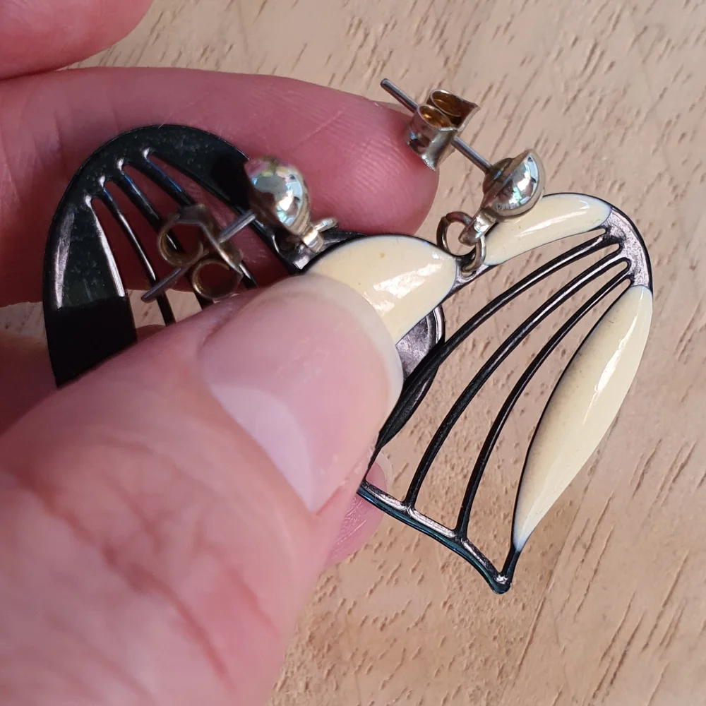 Heart Stud Earrings - Picture 4 of 5
